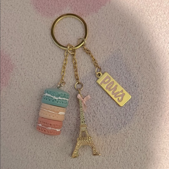 Accessories - Paris Eiffel Tower and Macaron Keychain
